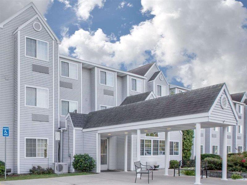 Microtel Inn And Suites Manistee Eksteriør billede
