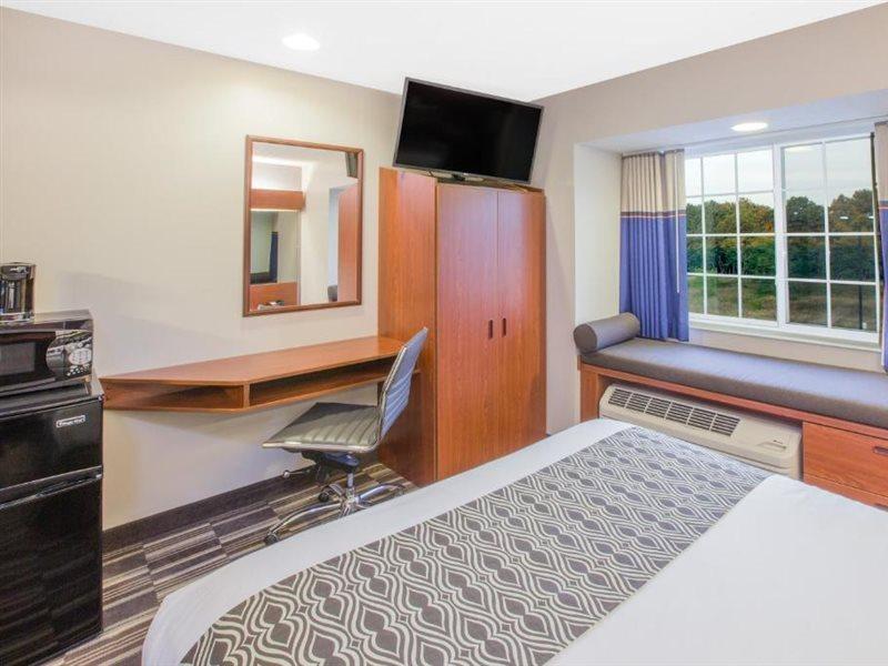 Microtel Inn And Suites Manistee Eksteriør billede