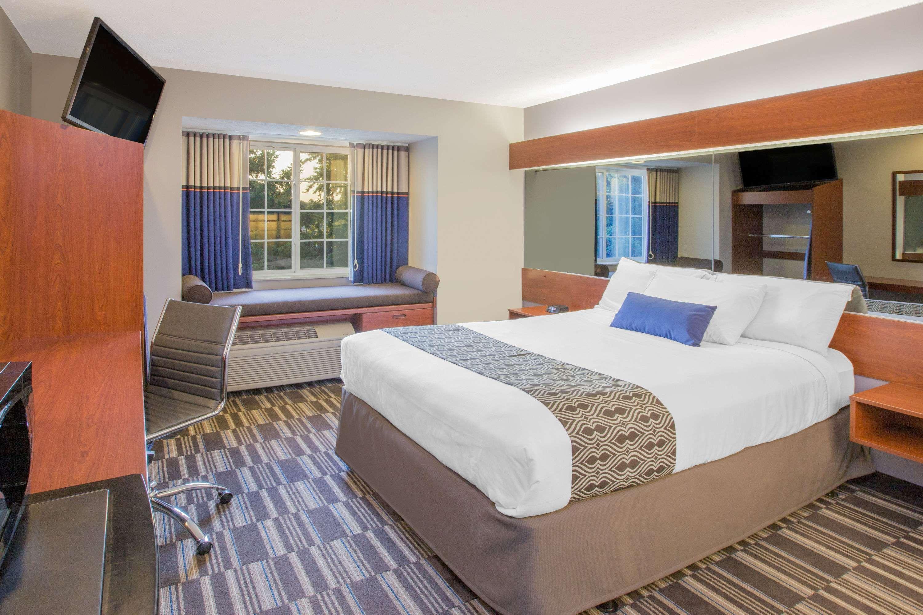 Microtel Inn And Suites Manistee Eksteriør billede