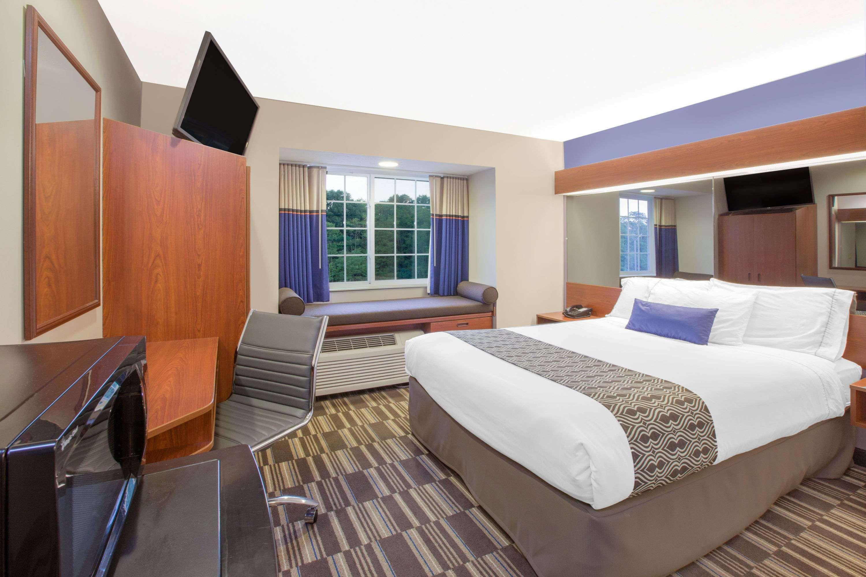 Microtel Inn And Suites Manistee Eksteriør billede