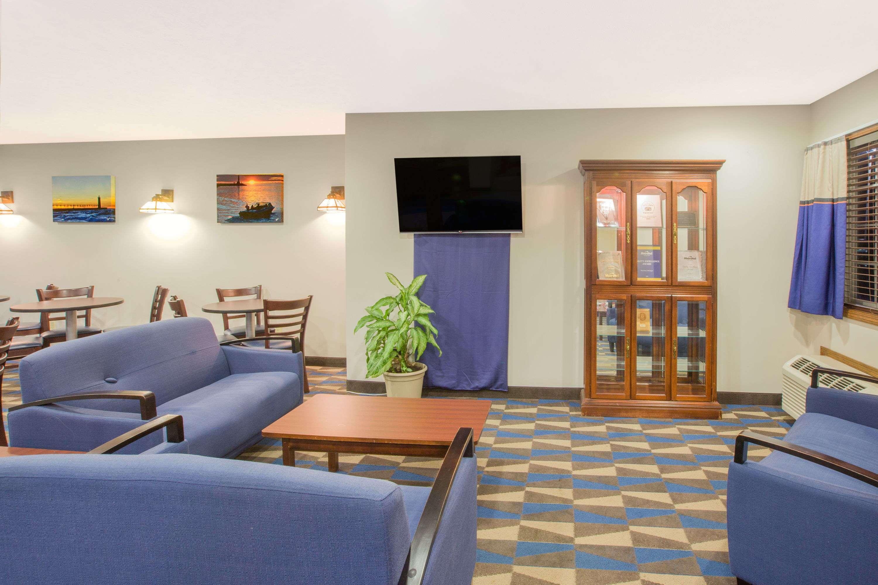 Microtel Inn And Suites Manistee Eksteriør billede