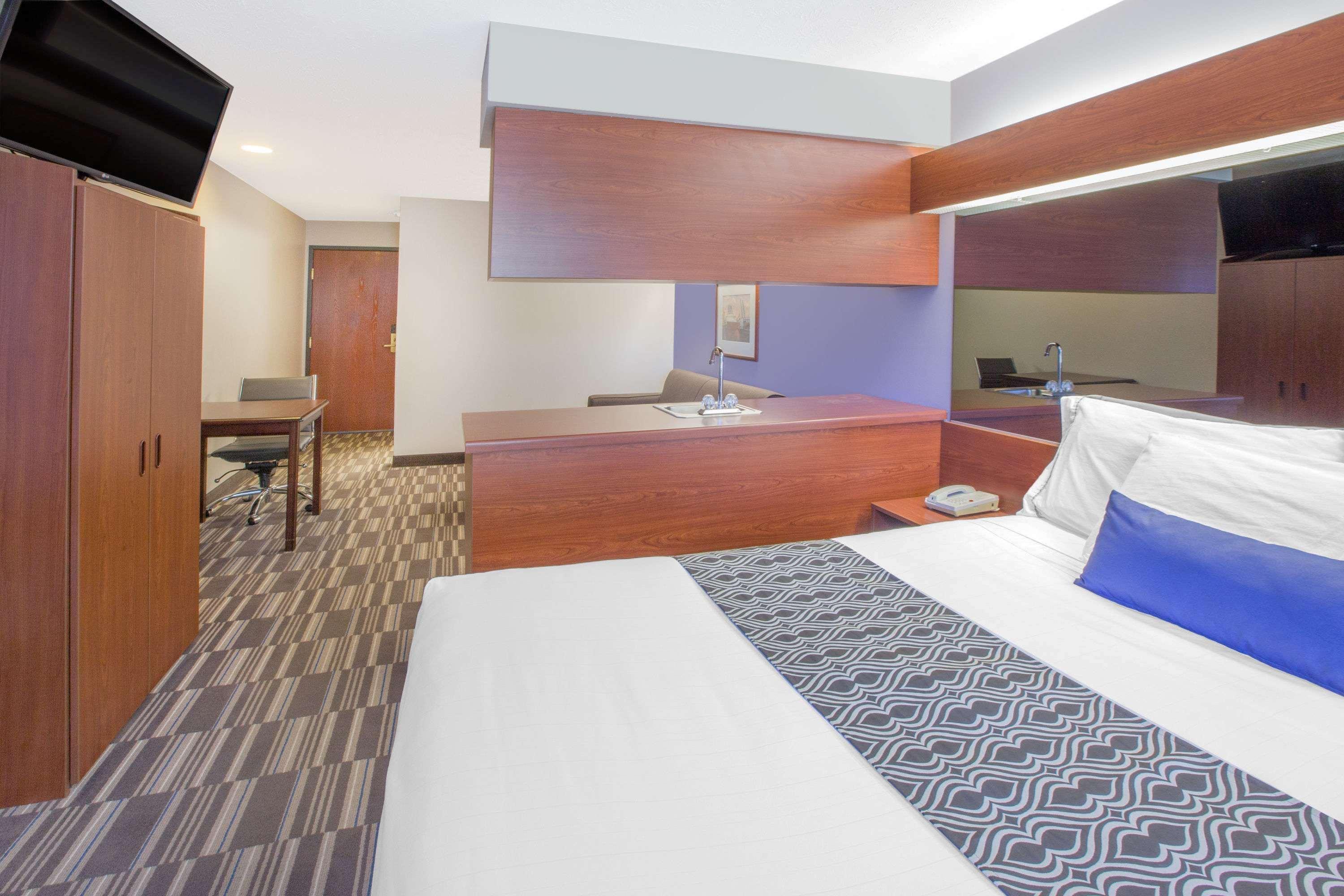 Microtel Inn And Suites Manistee Eksteriør billede