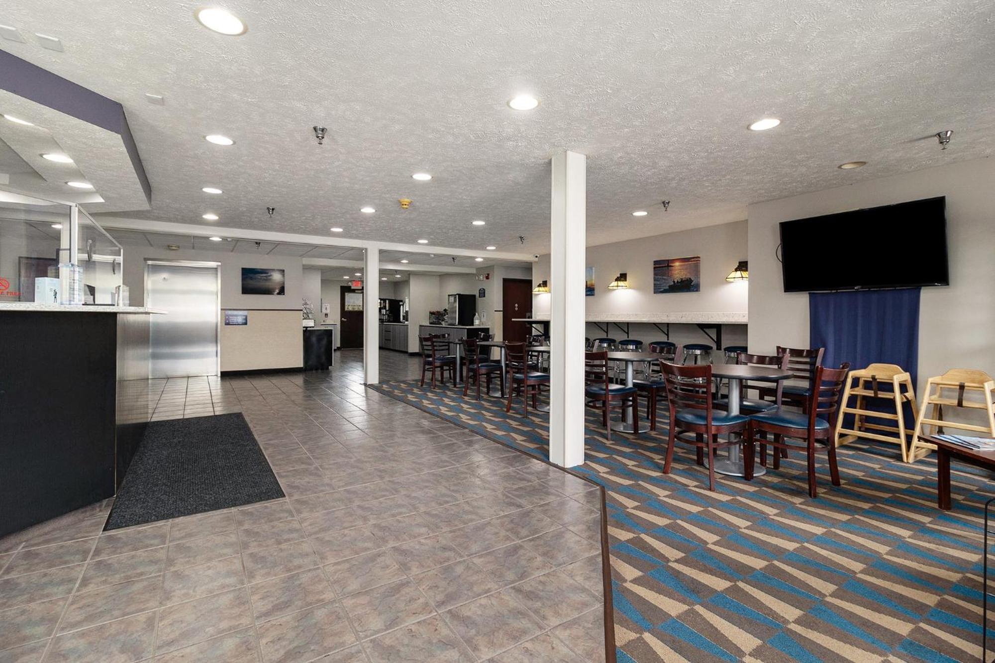 Microtel Inn And Suites Manistee Eksteriør billede