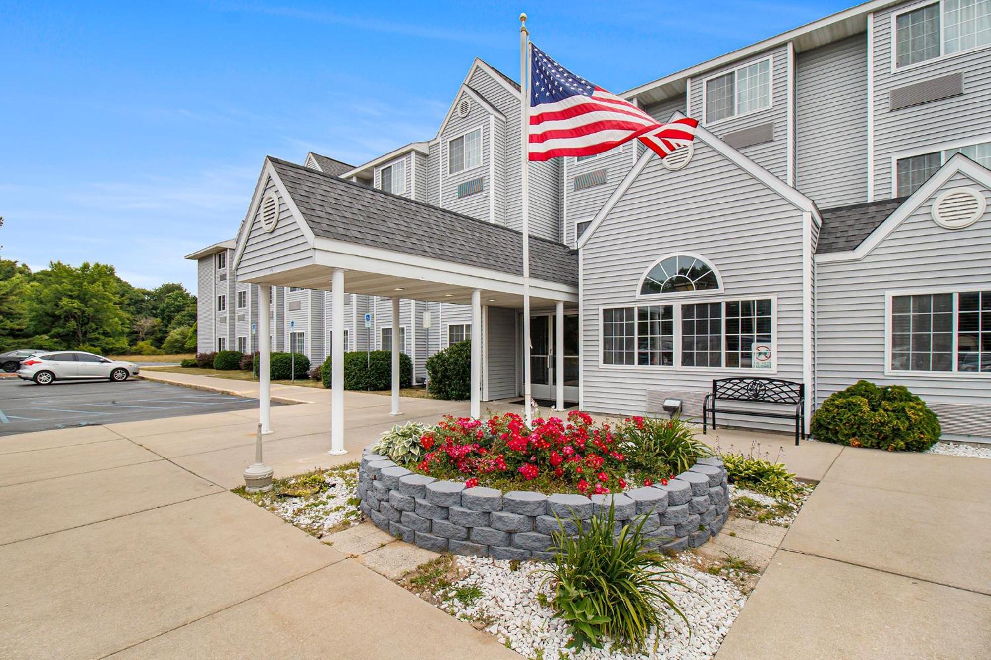 Microtel Inn And Suites Manistee Eksteriør billede